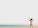 Plajdaki Sevimli Çocuk – Ekran Koruyucu
