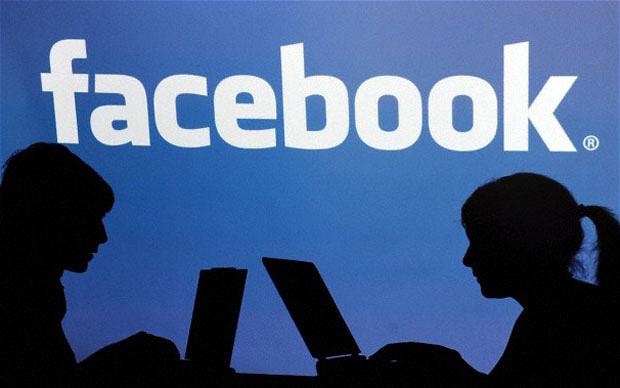 Facebook kısa süreliğine çöktü