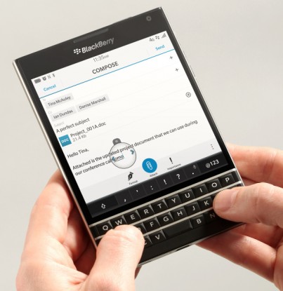 BlackBerry Passport şık tasarımı ile dikkat çekiyor.
