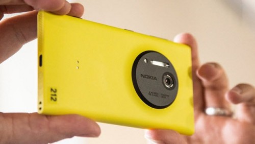 Lumia 1020 gösterişli kamerası ile dikkat çekmekteydi.