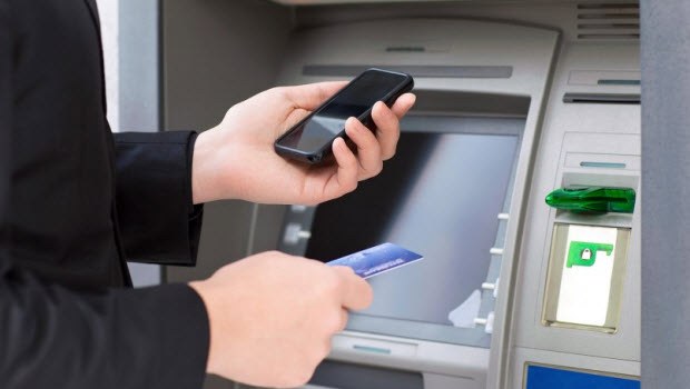 Tek tuşla ATM ‘den para çekecek telefonlar