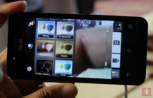 Telefon 8 MP çözünürlüğünde kameraya sahip. Resim kaynak: asus.com